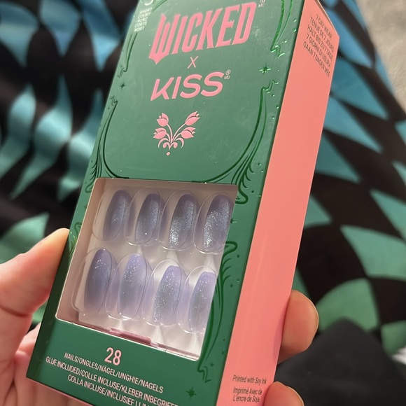 ✨🆕Kiss Nails x Wicked Nails in “Ozdust” short length nails!BNIP!✨ - Picture 8 of 16